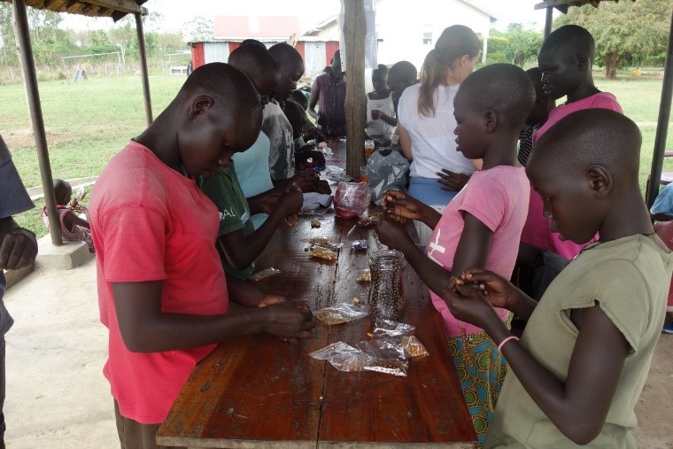 Deň dobrovoľníka v centre Gift of Love v Ugande