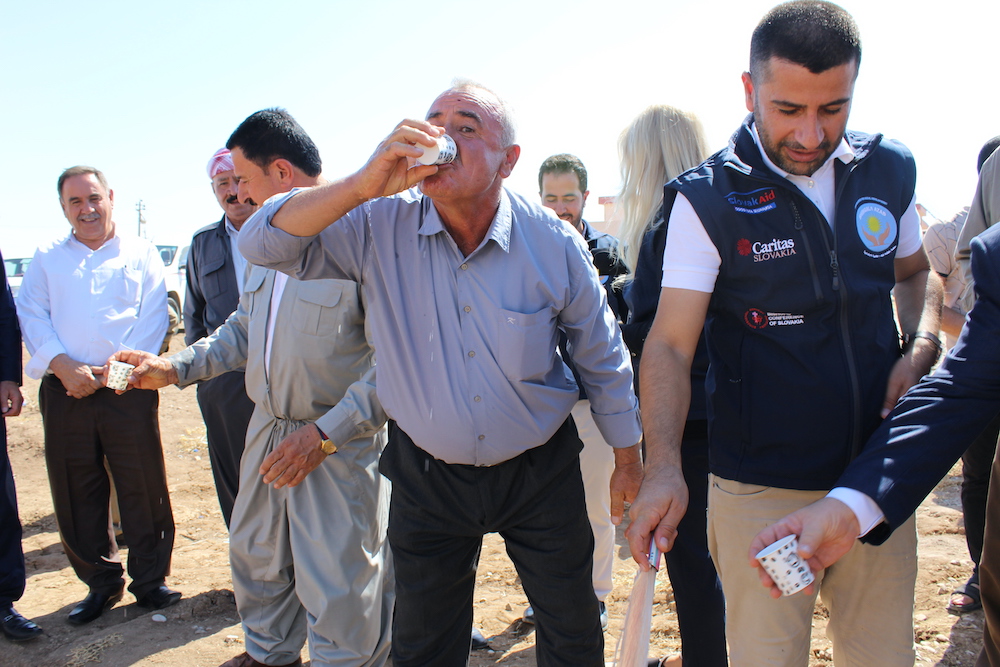 charita otvára studne v Iraku