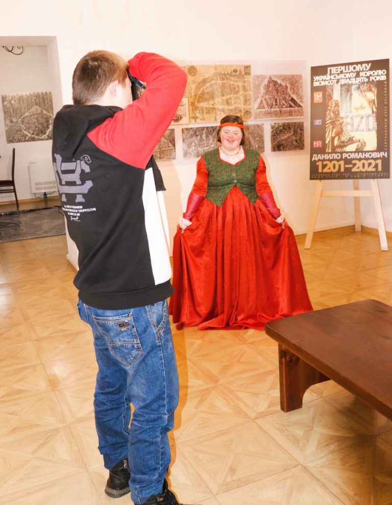 Andriy fotí svoju kamarátku