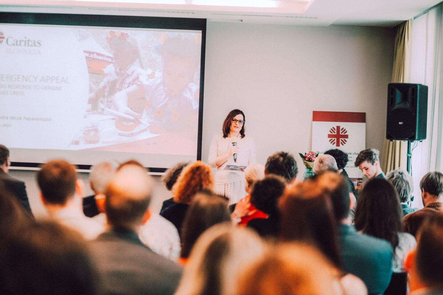 Alexandra Mruk Papaianopol počas Medzinárodného stretnutia charít
