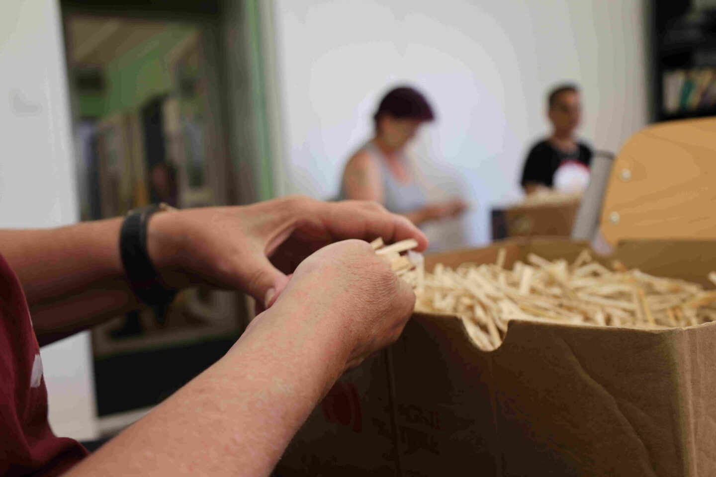 výroba podpaľačov z odpadového materiálu