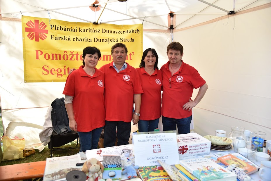 Zástupcovia charity pri sbierke