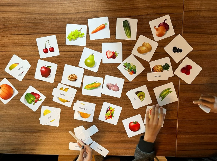 Kartičky s ovocím na výučbu slovenčiny pre Ukrajincov