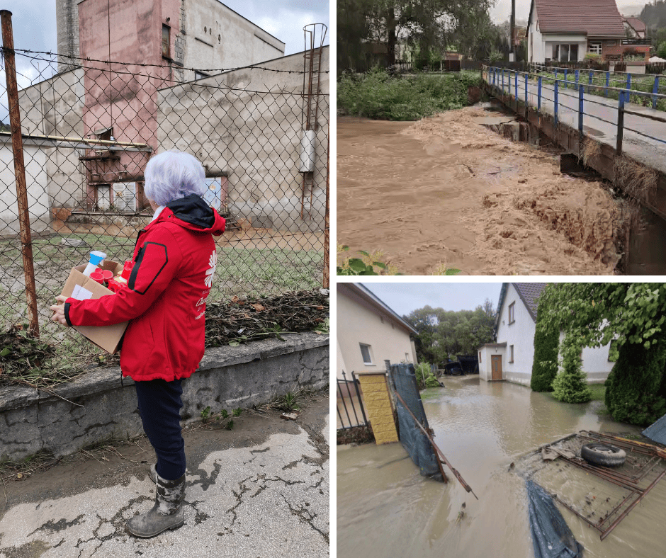 pani sa pozerá, aké napáchali povodne škody, voda siaha vysoko medzi domami a zaplavila záhrady